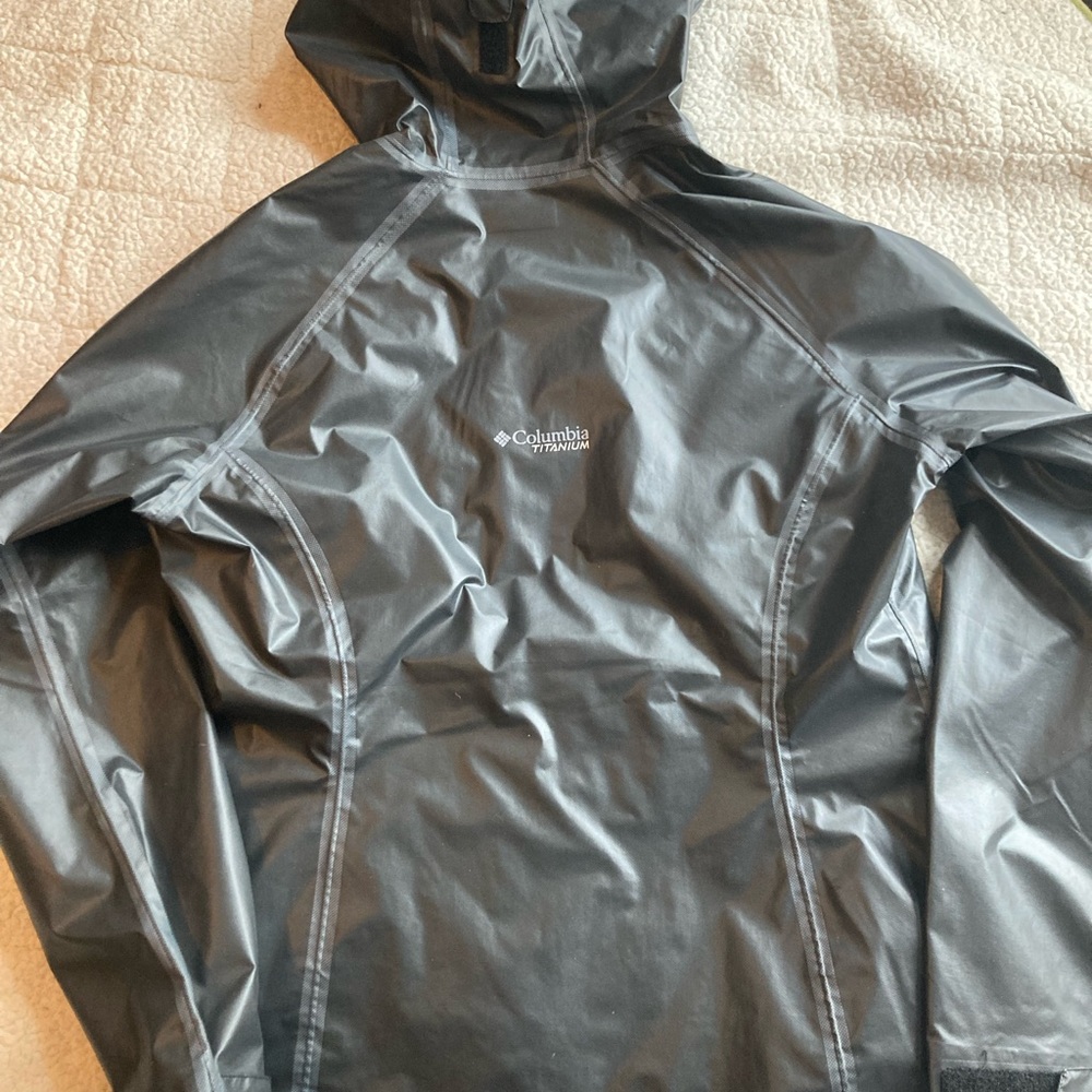 Columbia Titanium  OUTDRY dark gray jacket (women’s large)